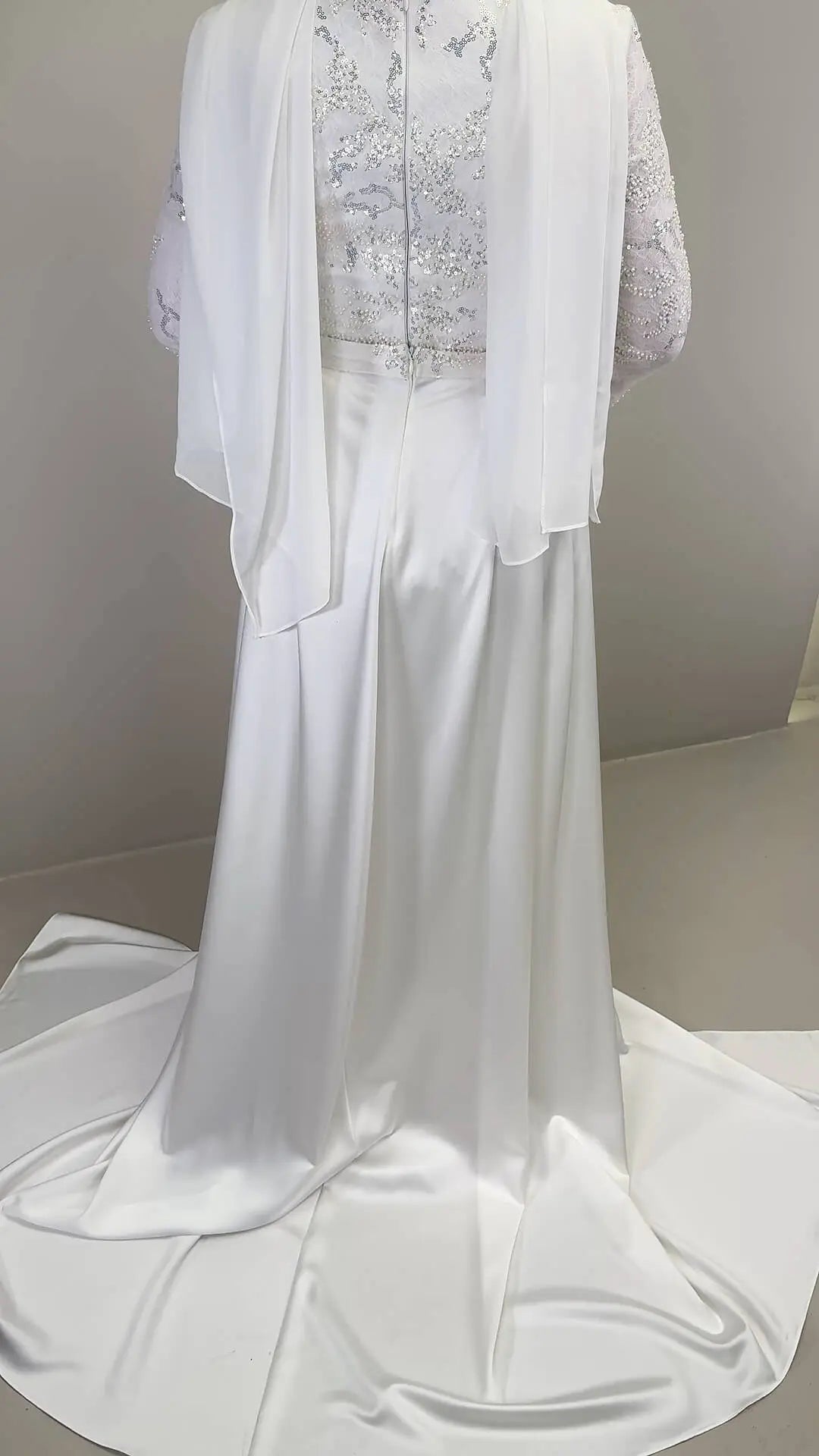 Azmia Brautkleid mit Hijab