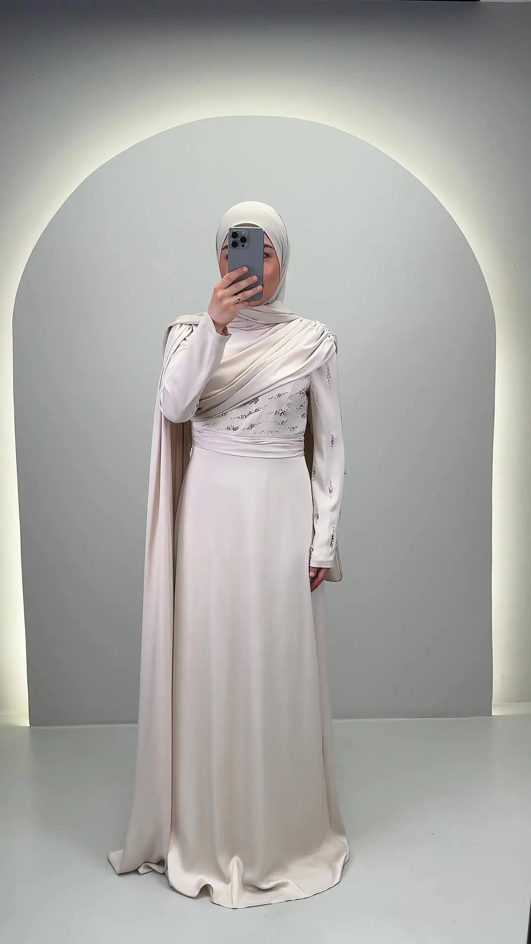 Monan Abendkleid