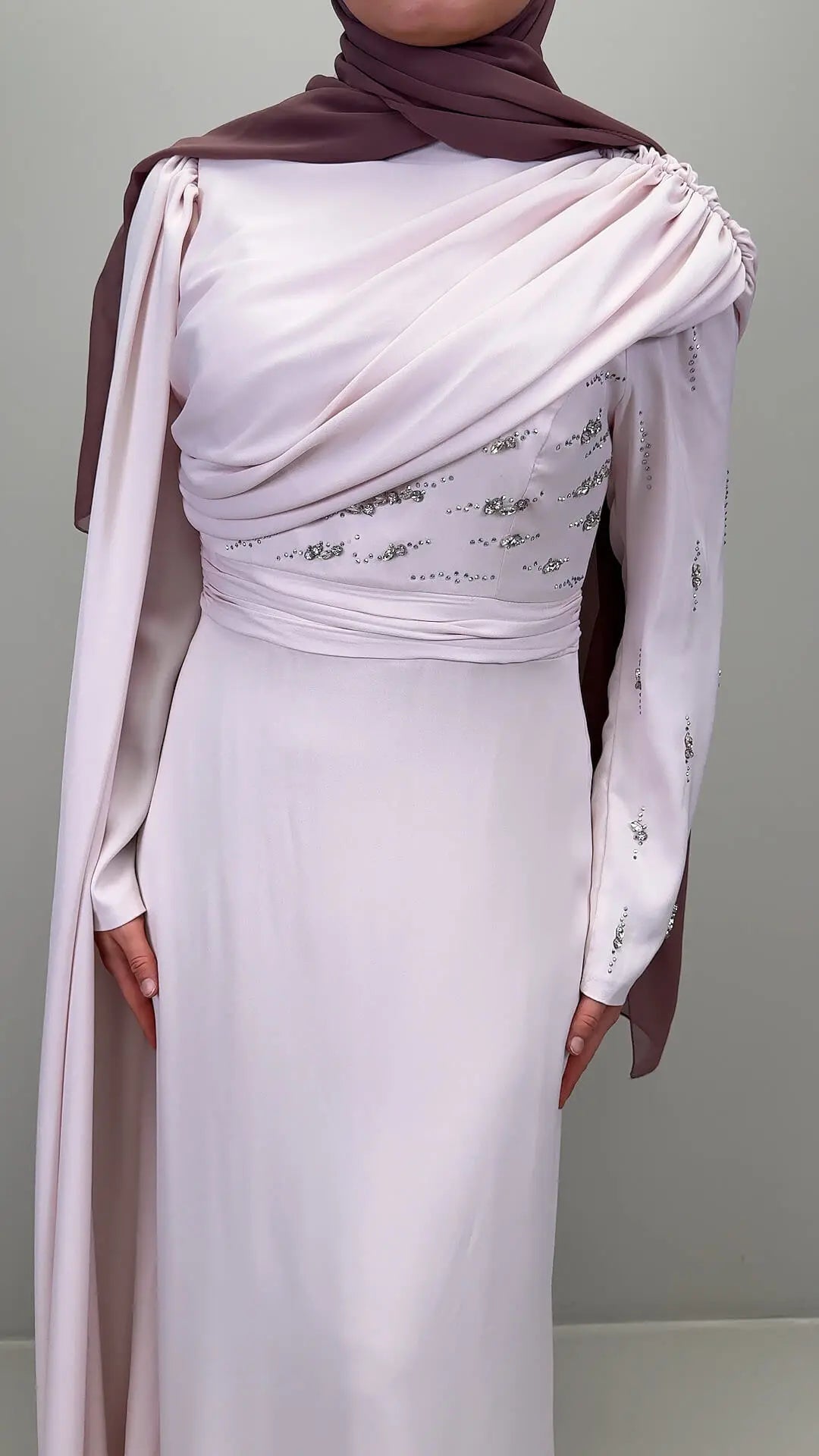 Monan Abendkleid